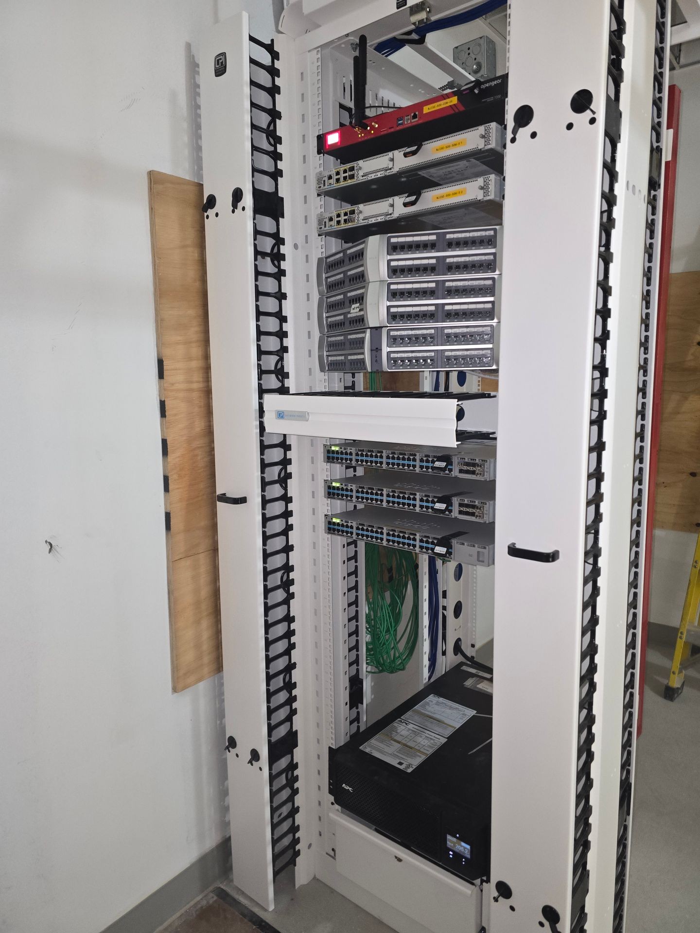 From 4post Rack Building, Installing And Cabling Infrastructure 